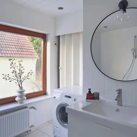 Appartement 2,5-zkb-unterkunft, Zentral, Mit Separatem Eingang *