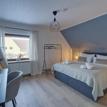 Appartement 2,5-zkb-unterkunft, Zentral, Mit Separatem Eingang
